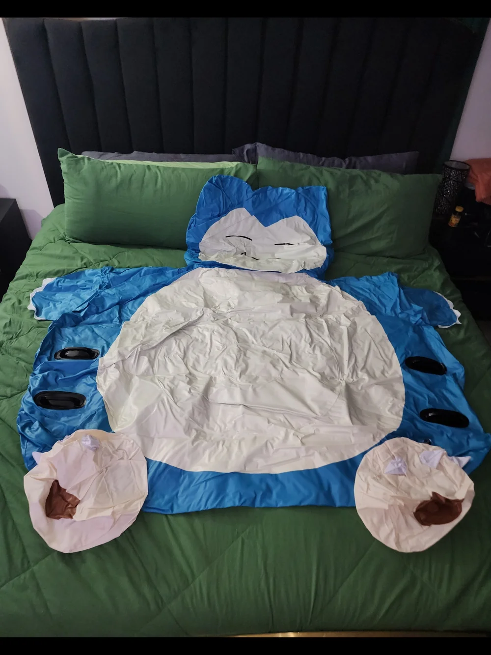 Pokémon Summer Days Pool Float: Snorlax (441 lb weight limit) - Picture 4 of 4